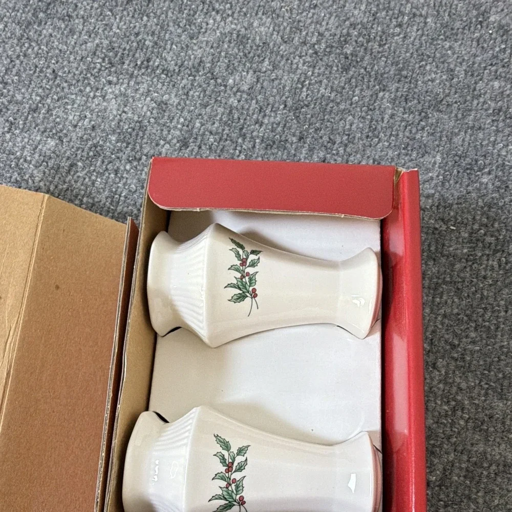 NIKKO Christmastime Holly Christmas Ceramic Salt & Pepper Shaker Set w/ Box